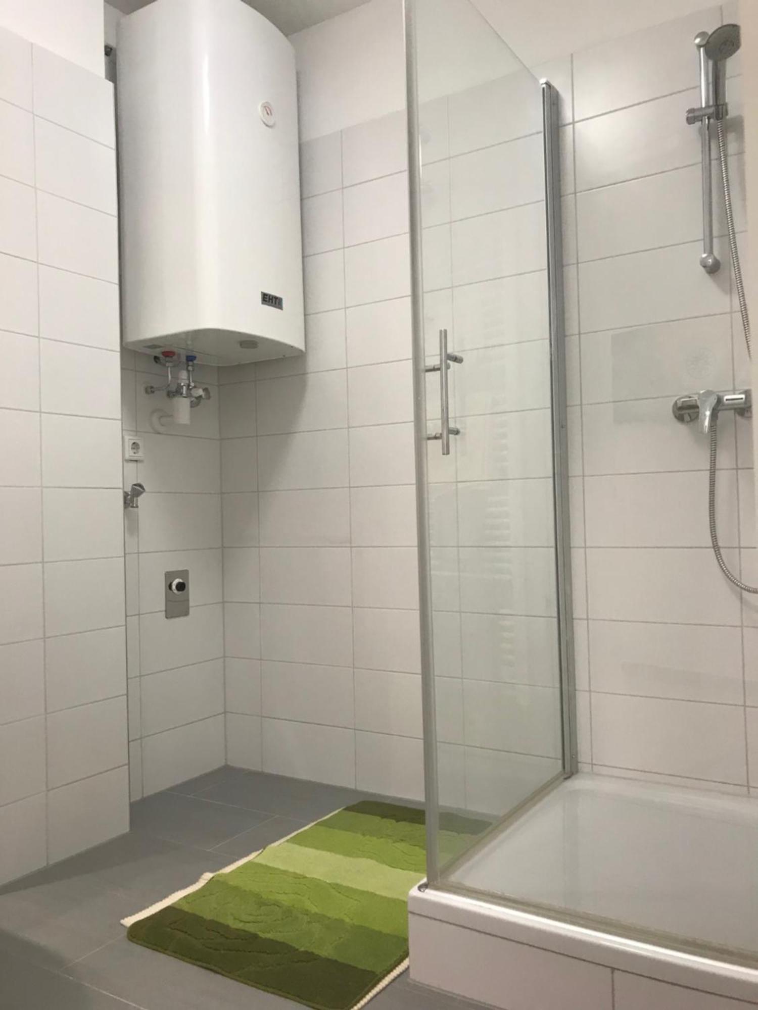 Lilians Modern Appartement In Historical Citycenter Graz Buitenkant foto